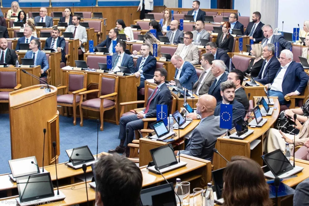 "Mi ili oni" i dalje dominira političkom scenom Crne Gore