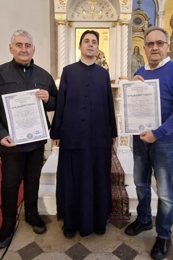 Nagrađeni novinari &Scaron;apurić i Kadić: Povelja za čast i postojanost