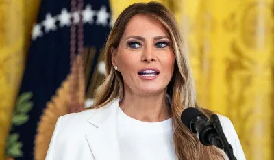 Melaniju Tramp ismijavaju jer je noću nosila sunčane naočare