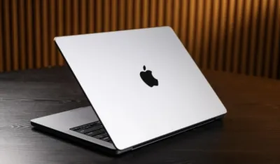 Apple sprema revoluciju: MacBook sa iPhone čipom stiže sledećeg mjeseca u duginim bojama