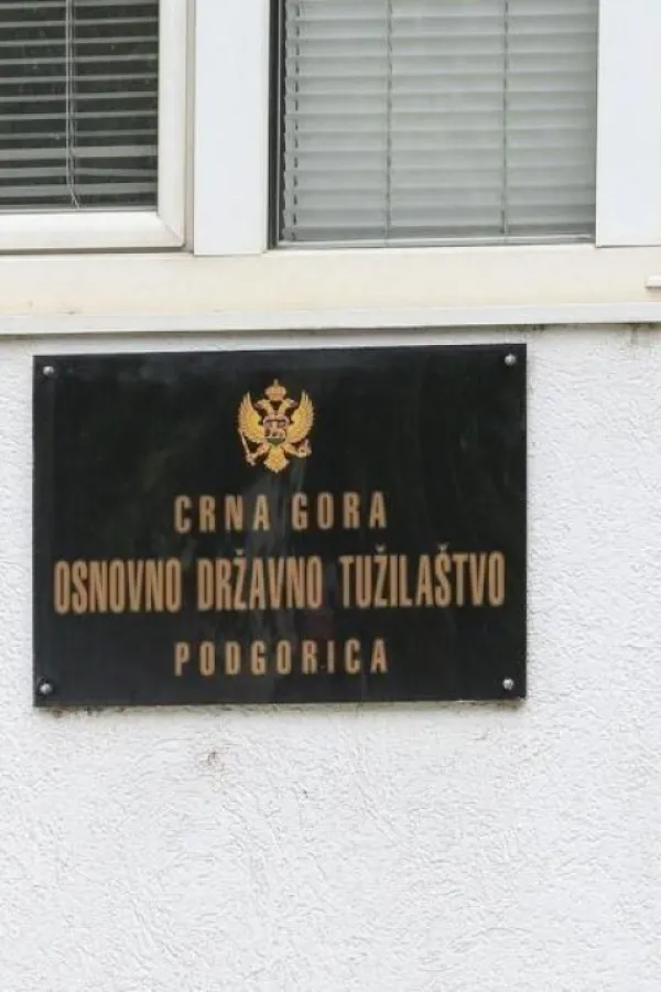 Određeno zadržavanje instruktoru vožnje, osumnjičen za nedozvoljene polne radnje nad maloljetnicom