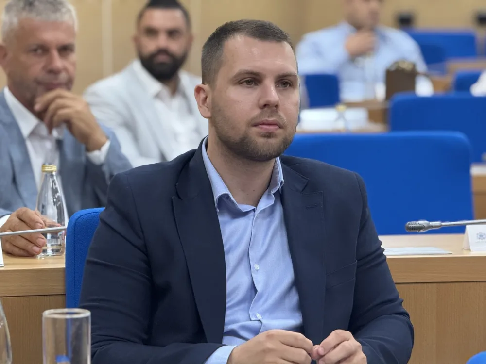 Formalizovan predlog za skraćenje mandata parlamentu: Inicijativa predata Skup&scaron;tini