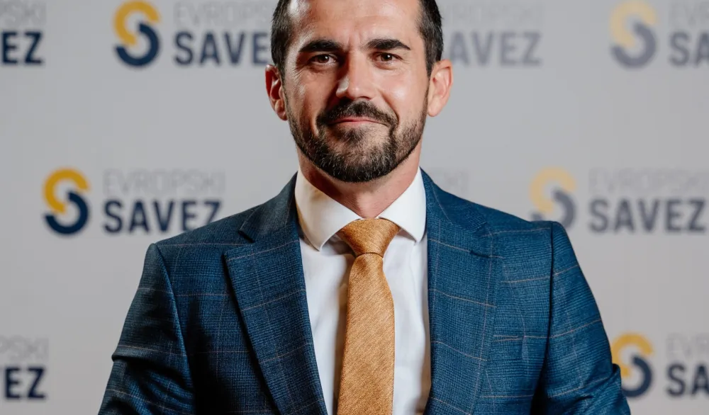 Nenezić: "Dječački san" Abazovića oti&scaron;ao u staro gvožđe, Bar se pita