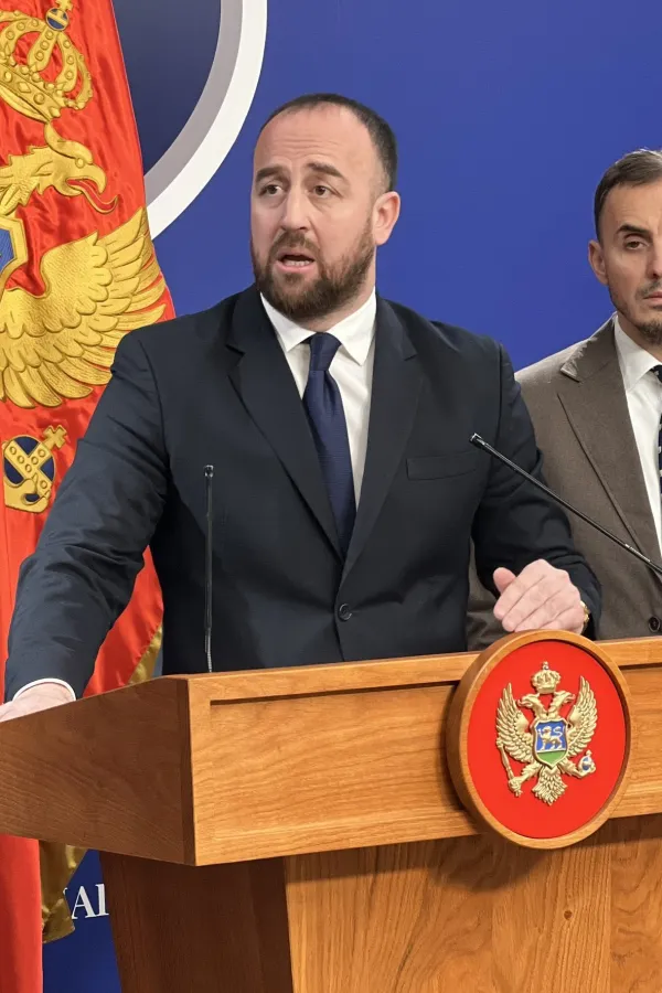 Nikolić: Vlada da povuče zakone o unutra&scaron;njim poslovima i ANB-u, Spajić da smijeni &Scaron;aranovića
