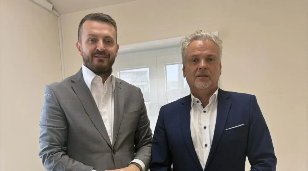 DUkaj sa Satlerom