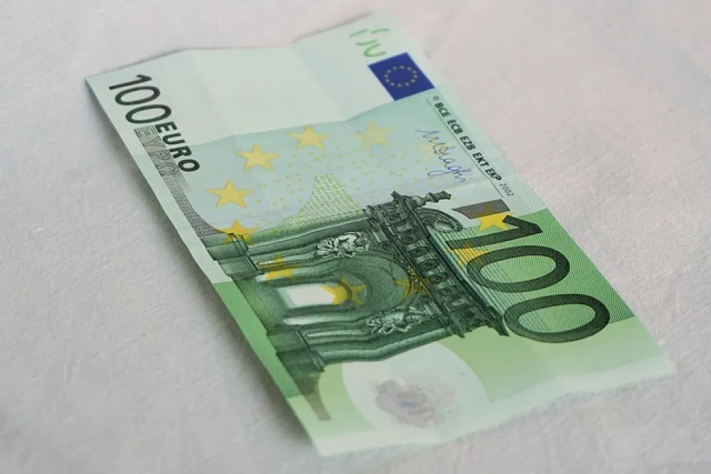 100 eura, ilustracija