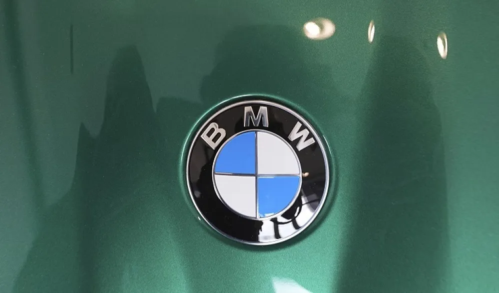 BMW želi da do 2030. izjednači prodaju električnih i benzinskih automobila