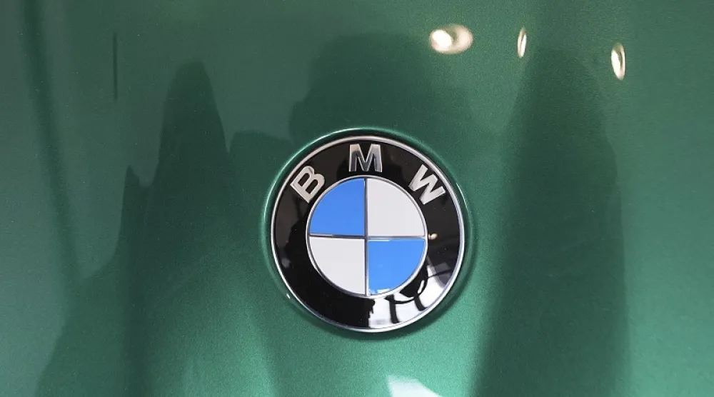 BMW želi da do 2030. izjednači prodaju električnih i benzinskih automobila