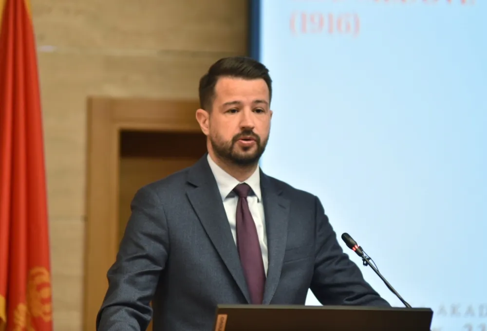 Milatović proglasio &scaron;est zakona