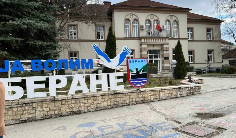 Uhap&scaron;ene jo&scaron; dvije osobe zbog tuče kod stadiona u Beranama, jedna osoba te&scaron;ko povrijeđena