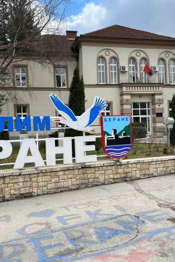 Uhap&scaron;ene jo&scaron; dvije osobe zbog tuče kod stadiona u Beranama, jedna osoba te&scaron;ko povrijeđena