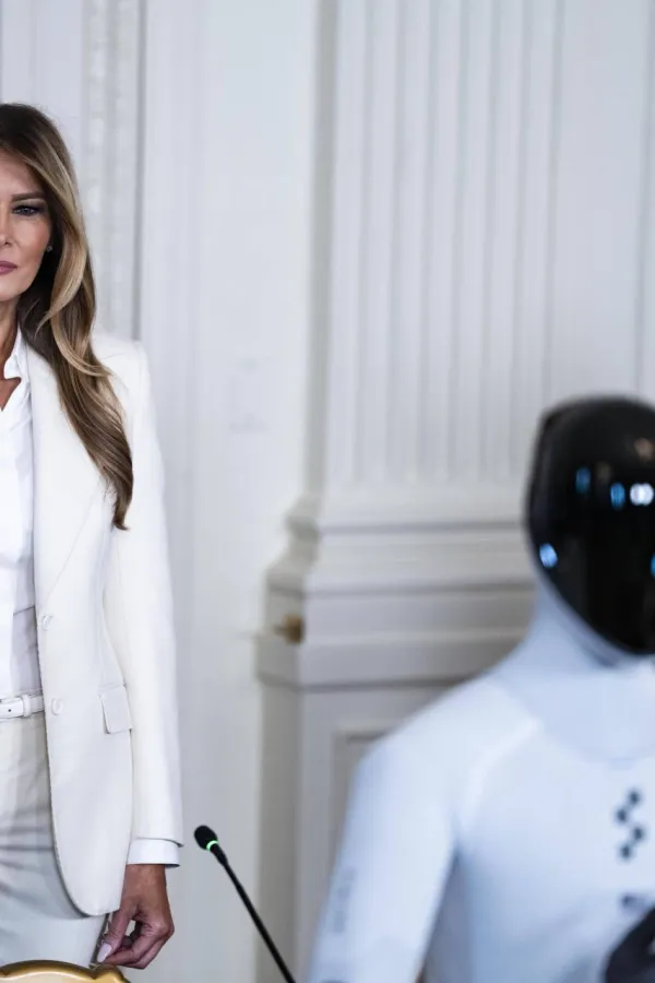 Robot Fugura 3 u Bijeloj kuci