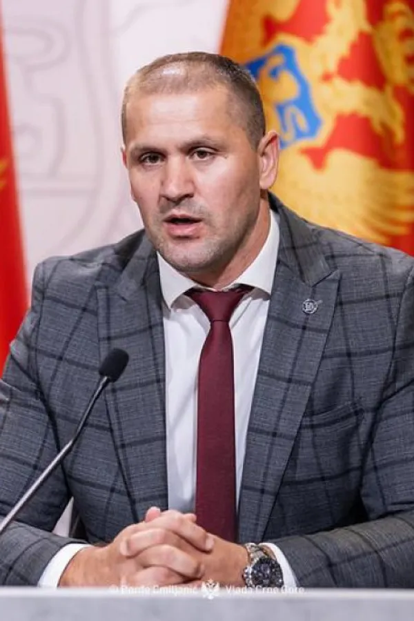 &Scaron;ćepanoviću plata do 3.600 eura