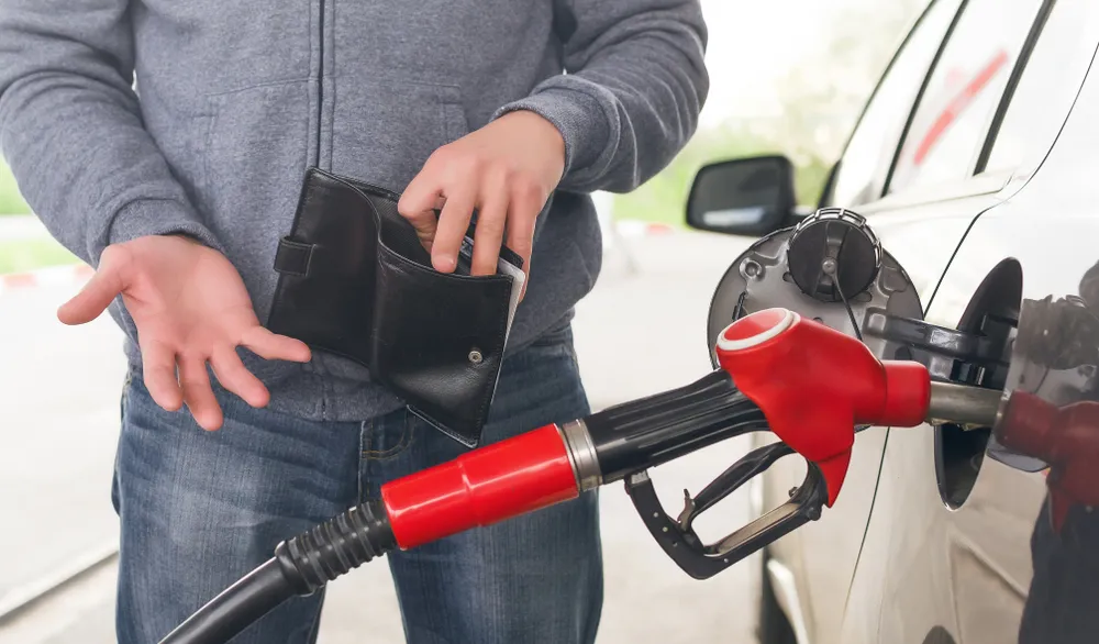 Dmitrijev: Evropske benzinske pumpe bi mogle da ostanu bez goriva oko 20. aprila