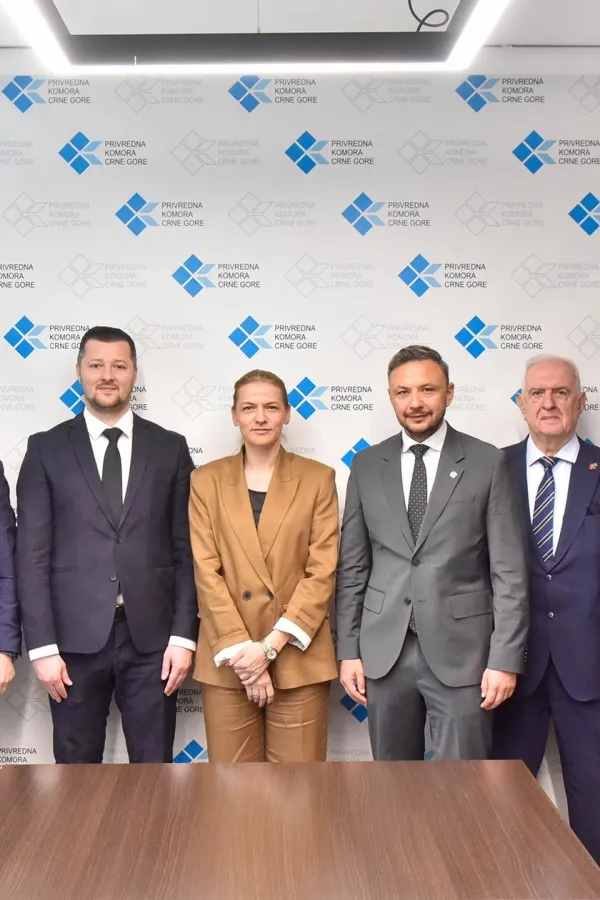 Nina Drakić sa predsjednikom Grupe prijateljstva Rumunije i Crne Gore