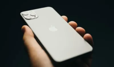 iPhone Fold donosi revoluciju: 3D štampana šarka rešava problem nabora na ekranu?