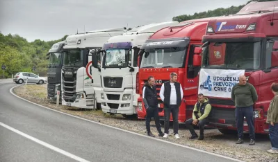 (VIDEO) Počela blokada teretnog saobraćaja na graničnim prelazima