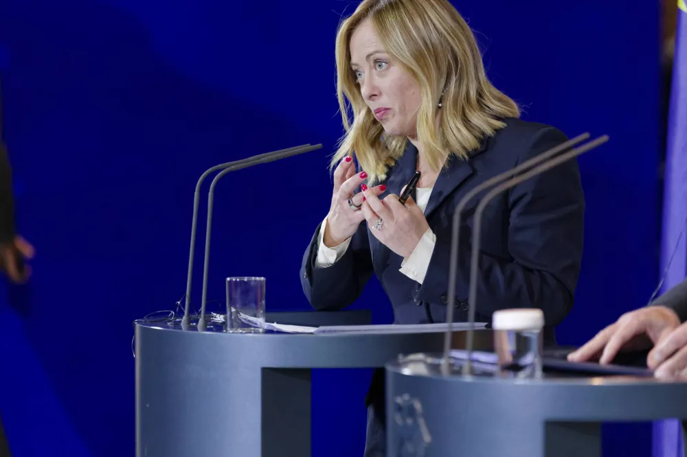 Tramp: "&Scaron;okiran" sam Đorđom Meloni