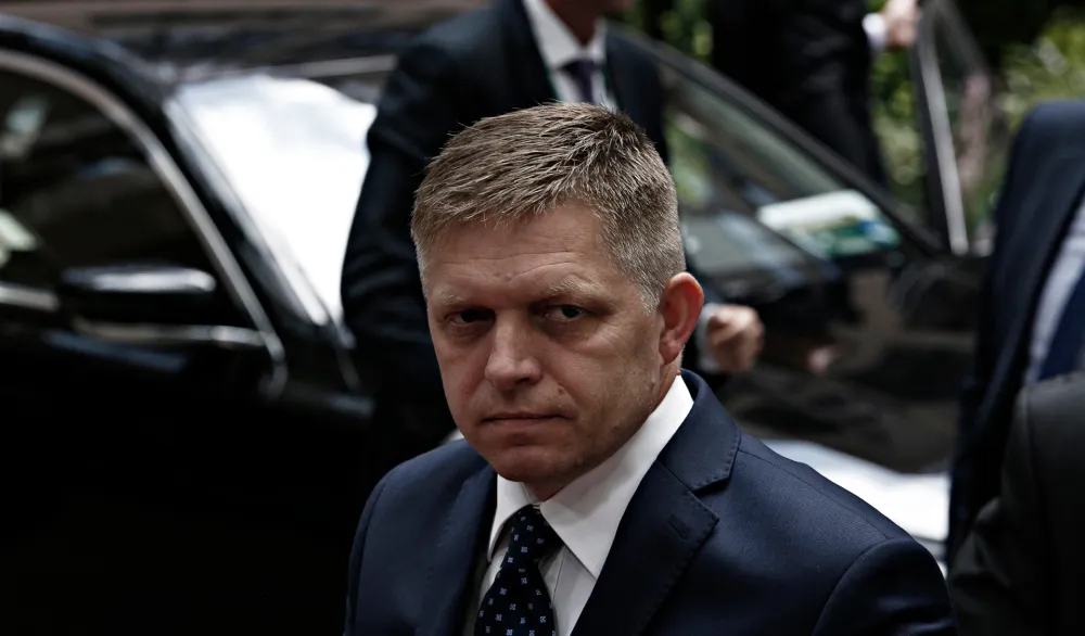 Litvanija i Letonija zabranile Ficu let ka Moskvi