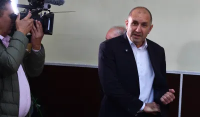 Bugarska - Izlazne ankete: Radev ubjedljivo vodi na izborima
