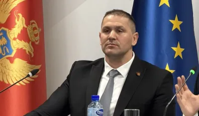 UP: &Scaron;ćepanović naložio da policija u saradnji sa upravama &scaron;kola sat prije početka nastave vr&scaron;i provjeru
