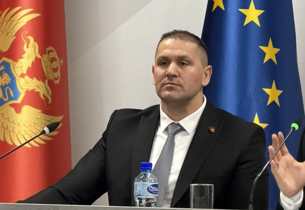 UP: &Scaron;ćepanović naložio da policija u saradnji sa upravama &scaron;kola sat prije početka nastave vr&scaron;i provjeru