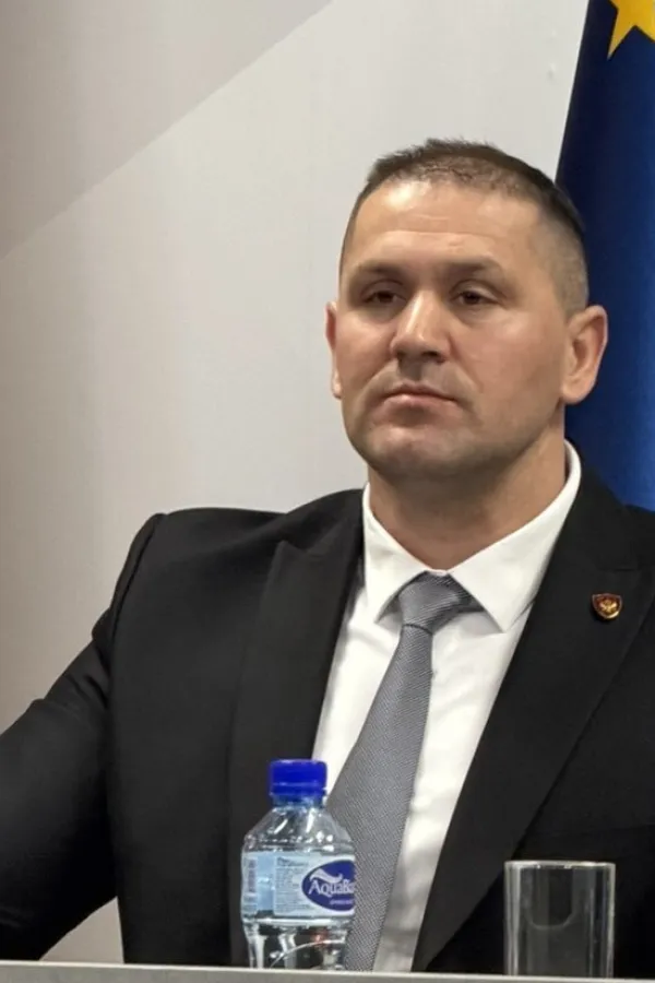 UP: &Scaron;ćepanović naložio da policija u saradnji sa upravama &scaron;kola sat prije početka nastave vr&scaron;i provjeru