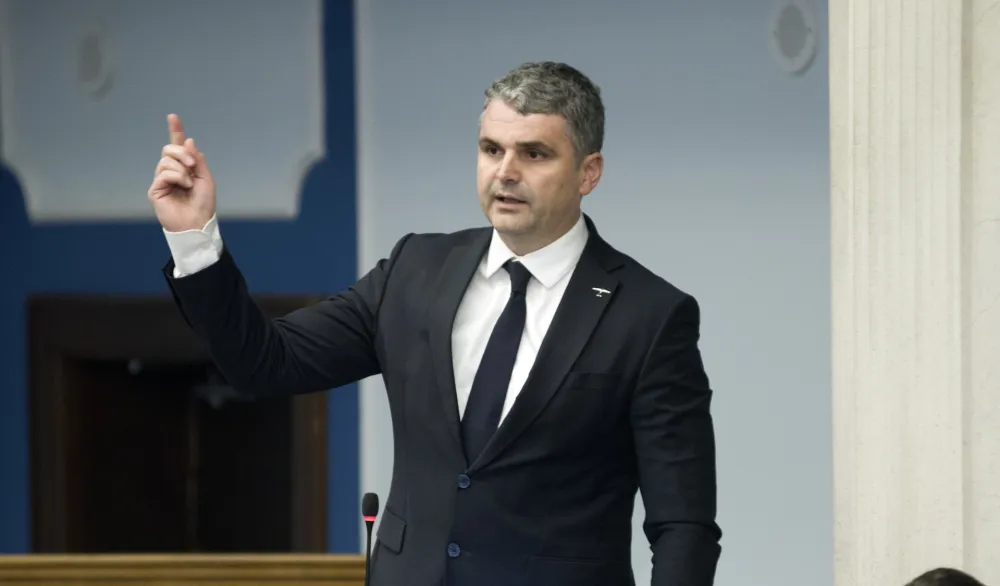 Čapuni objavio svoje diplome: Nepodoban i prije i poslije 30. avgusta 2020. godine, ali ponosan svakako