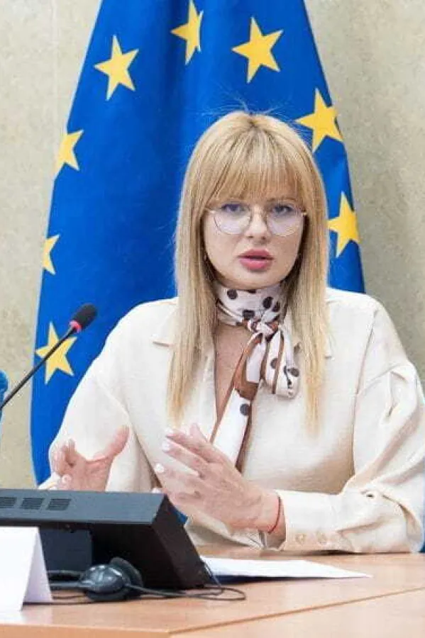 Poslanica Nedović ponovo se bavila medijima: Novinari trn u oku