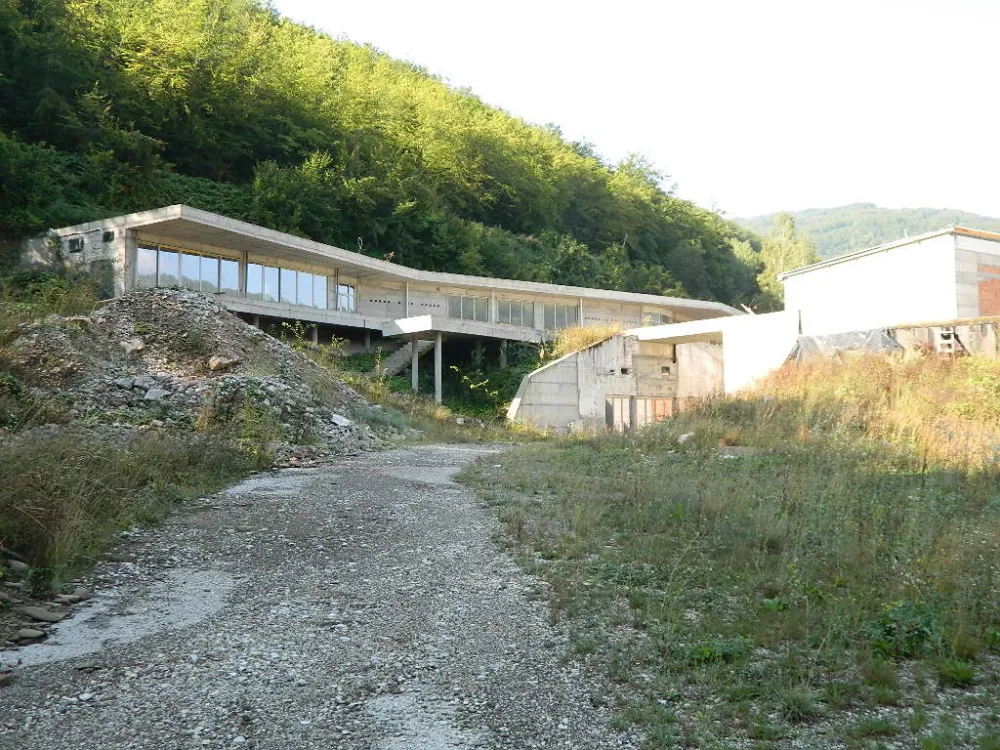 Незавршени објекат куће воћа