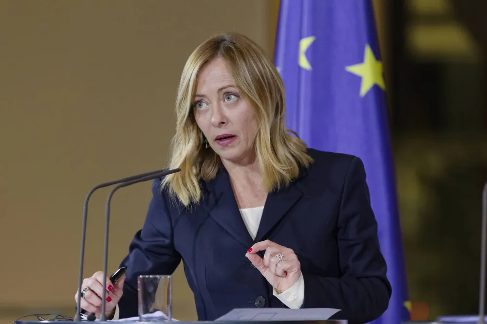 Meloni kao Fico: Za 1. maj zasukala rukave u piceriji u kojoj rade osobe sa autizmom
