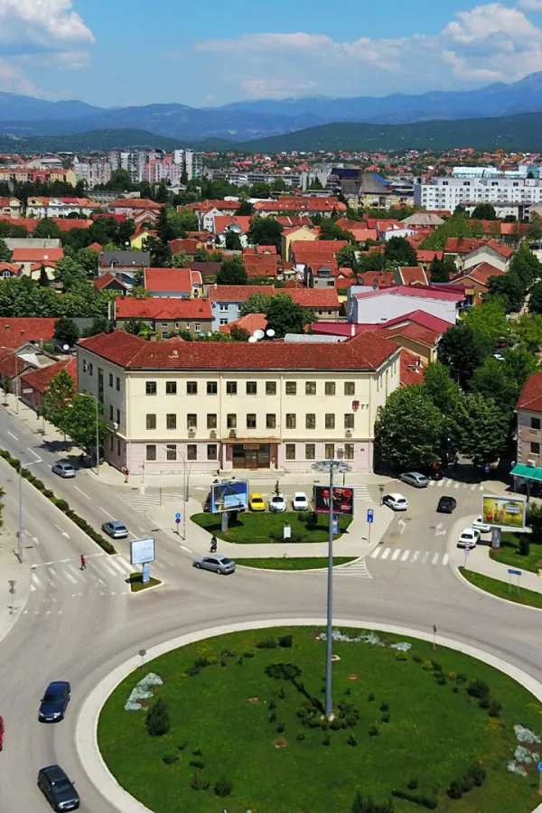Socijalistički blokovi, fasade i murali