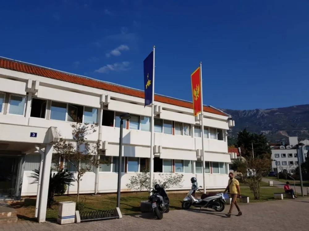 Vlada suspendovala odluku SO Budva: Program privremenih objekata &scaron;alju Ustavnom sudu