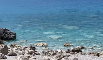 (FOTO/VIDEO) Panika u Grčkoj: Ukrajinski dron napunjen eksplozivom pronađen u pećini na Lefkadi