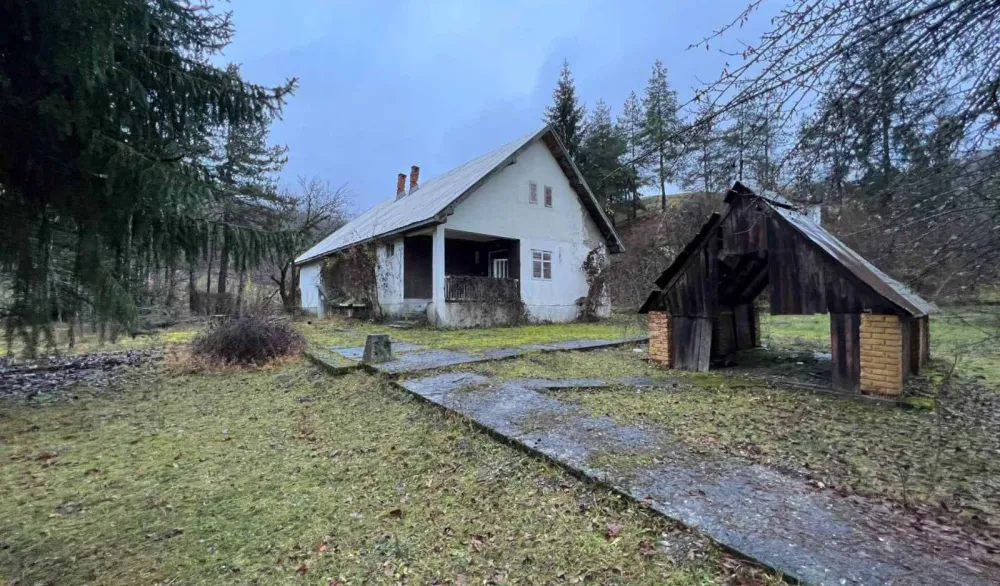 Nerije&scaron;eni imovinsko - pravni odnosi koče obnovu karaule