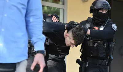 (FOTO) Izuzet veći broj dokaza iz "štek" stana u kojem su se krili plaćenici "škaljaraca"