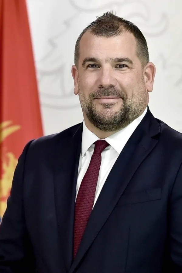 Krapović o Zirojeviću: Primitivac misli da je politički argument to &scaron;to neko nosi suknju, a neko pantalone