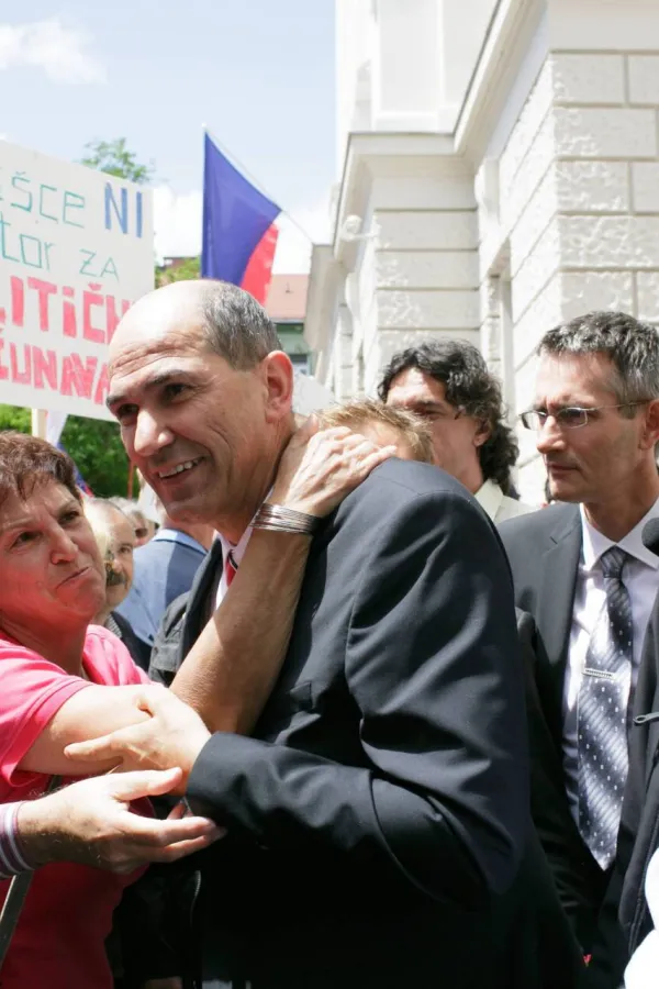 Slovenija formira desničarsku vladu, na čelu Janez Jan&scaron;a