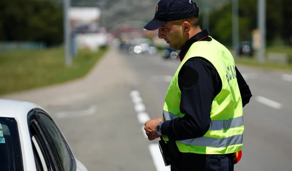 Za 24 sata 21 saobraćajna nezgoda, poginula jedna osoba