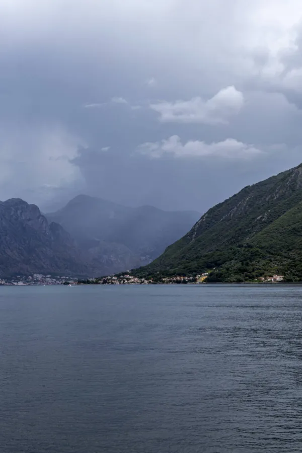 Promjenljivo oblačno, povremeno ki&scaron;a