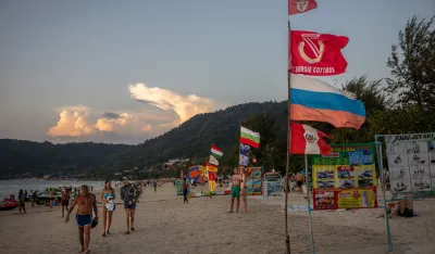 Ruska zastava na plaži u Puketi