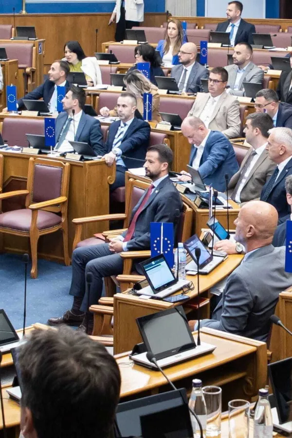 Predlozi za sudije kupe pra&scaron;inu u fioci