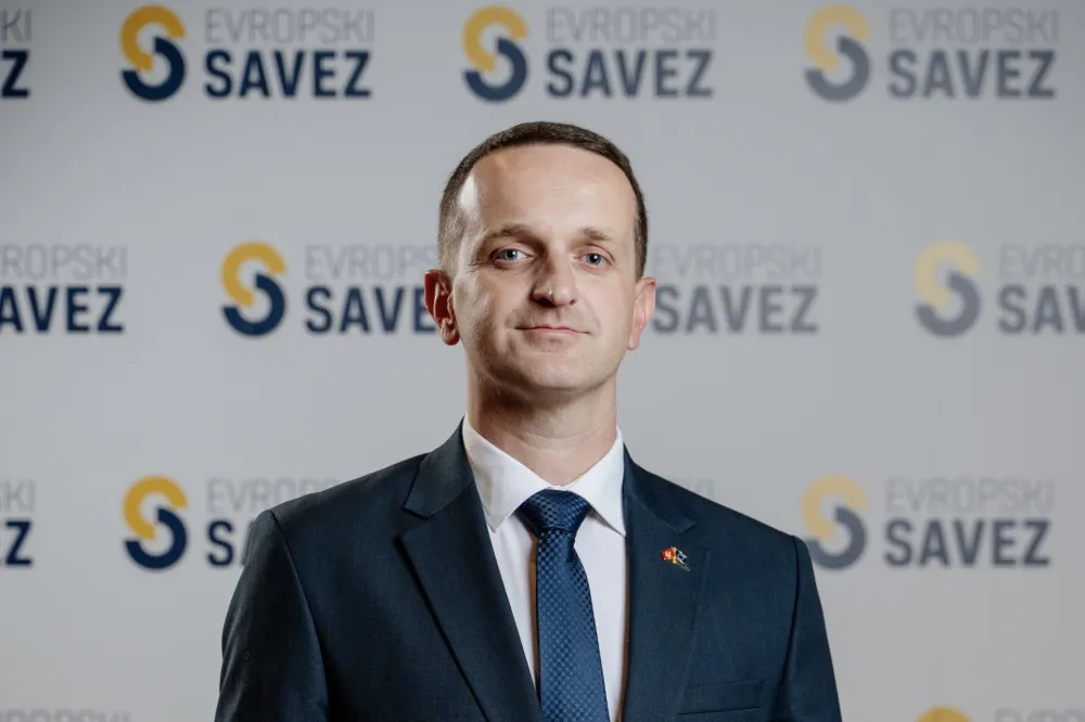 Đuričković: Slanje kriminalaca u Crnu Goru na Samit EU - slika režima Vučića