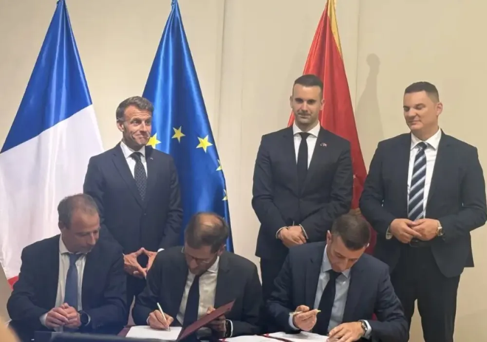 Spajić i Makron potpisivanje sporazuma