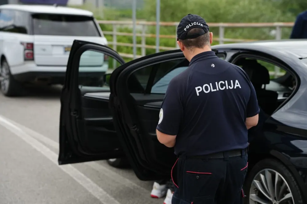 Na graničnim prelazima uhap&scaron;ene dvije osobe zbog lažnih vozačkih dozvola