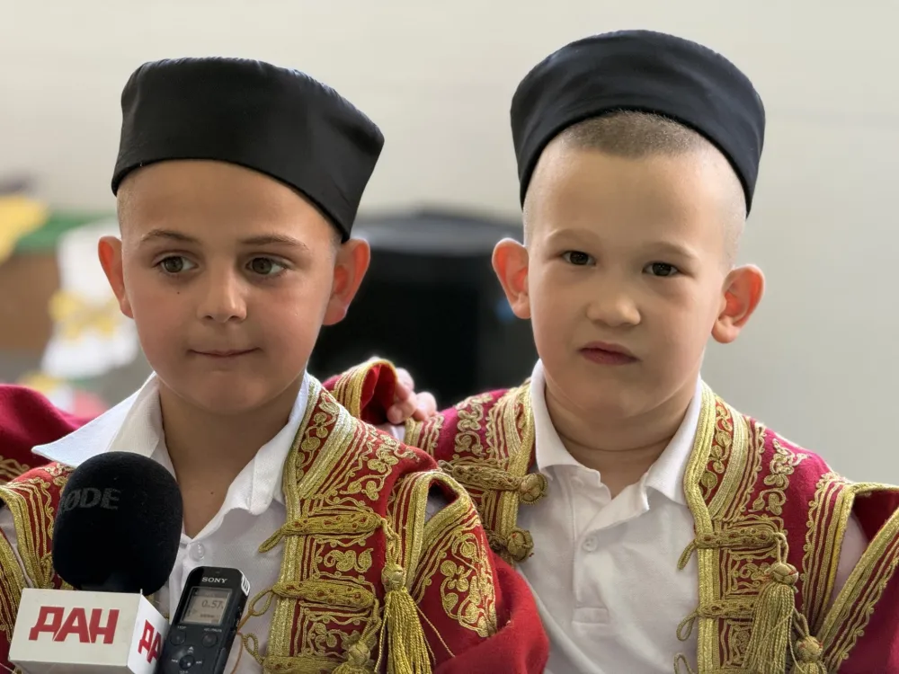 (VIDEO) U vrtiću "Petar Pan" zaigrali oro i zapjevali "Voli&scaron; li koga do mene"