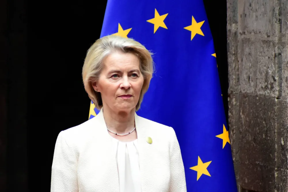 Politiko: Ursula fon der Lajen grabi svi moć