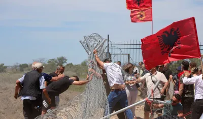 Albanija: Demonstranti srušili ogradu oko gradilišta odmarališta Džareda Kušnera