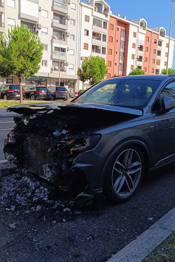 Izgorio "audi Q7" u podgoričkom naselju Konik