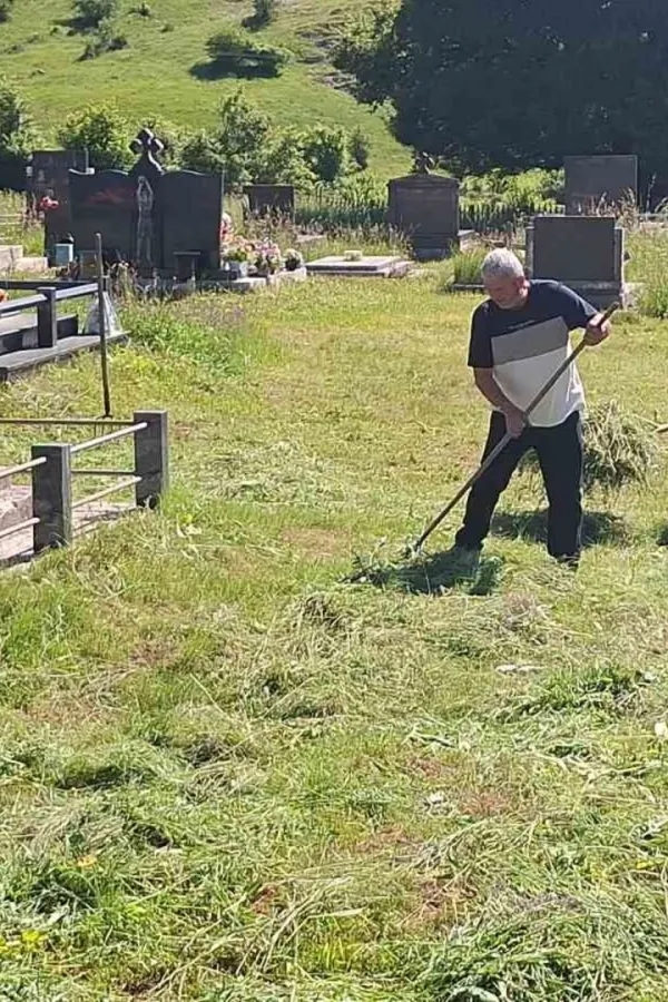 Mje&scaron;tani sela Po&scaron;ćenje organizovali akciju uređenja groblja: Slogu im u amanet ostavili preci